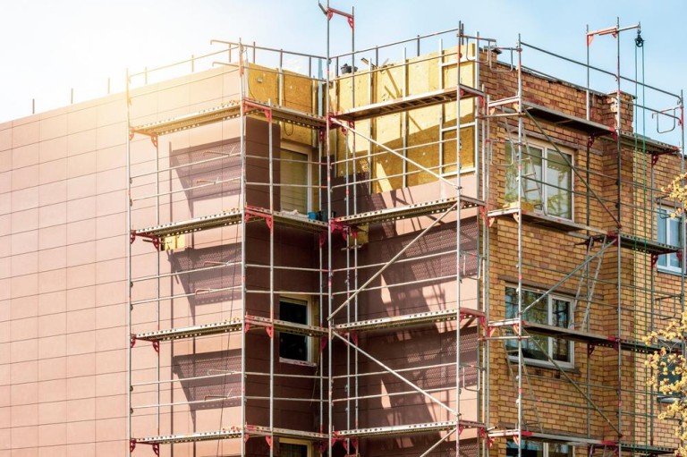 Les étapes clés pour un nettoyage de façade réussi à Anglure